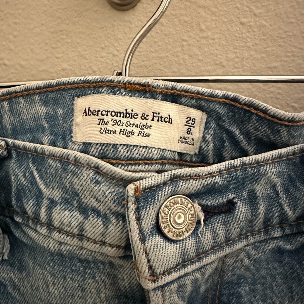 Abercrombie & Fitch '90s Straight Ultra High Rise Light Blue Jeans